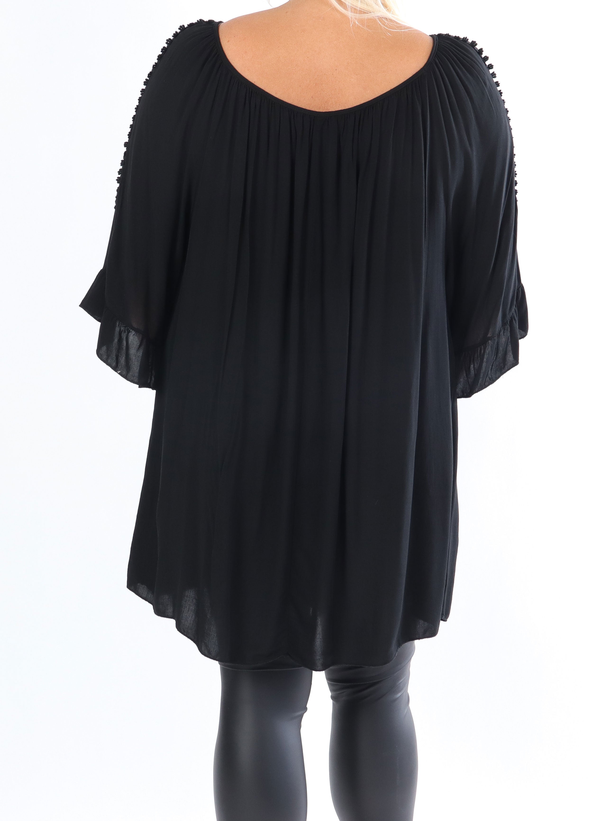 Samara - Plus size tunika med söta broderier på ärmarna